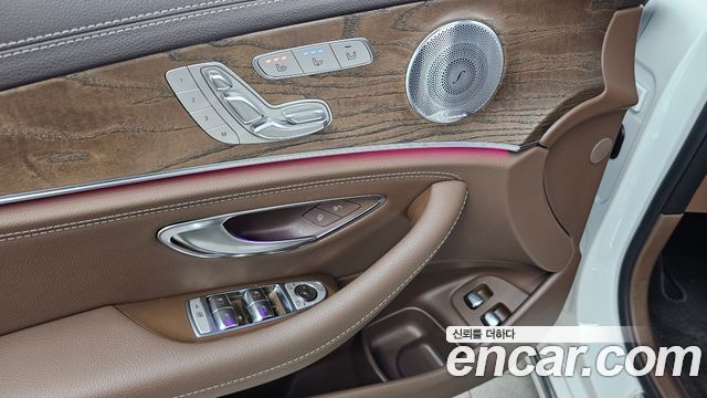 Mercedes-Benz E-Class 2020 — photo 28