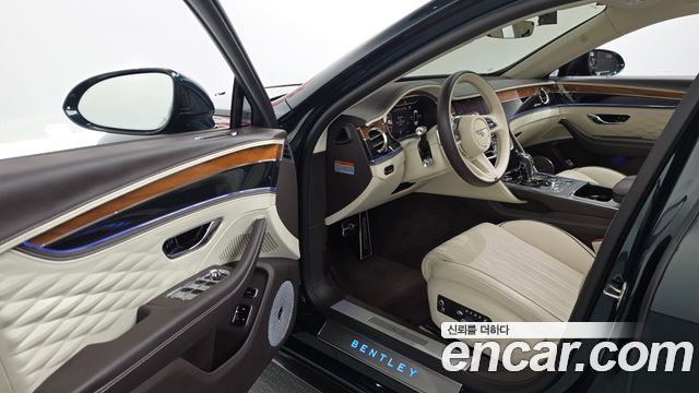 Bentley Flying Spur 2023 — photo 13