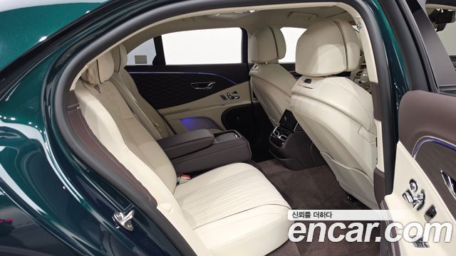 Bentley Flying Spur 2023 — photo 17