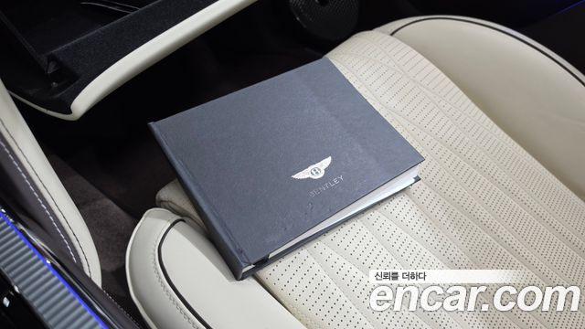 Bentley Flying Spur 2023 — photo 22