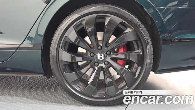 Bentley Flying Spur 2023 — photo 7