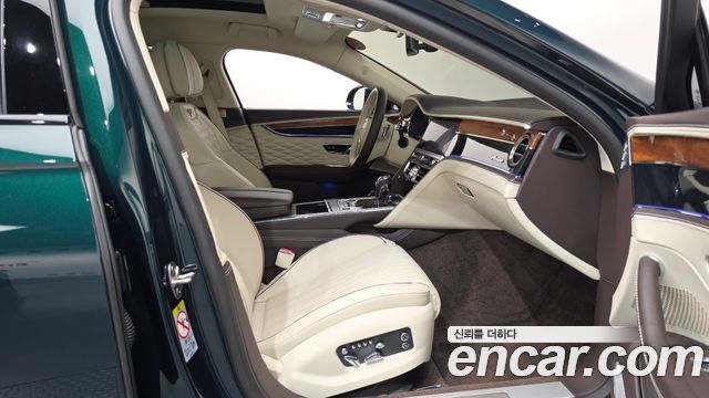 Bentley Flying Spur 2023 — photo 16