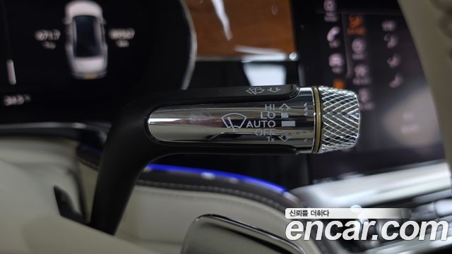 Bentley Flying Spur 2023 — photo 27