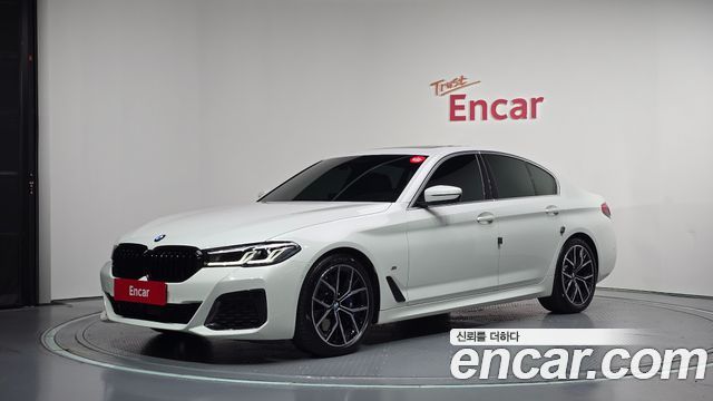 BMW 5-Series 2022 — photo 1