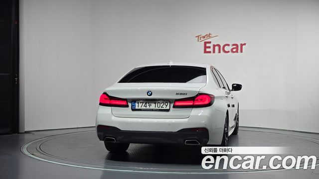 BMW 5-Series 2022 — photo 4