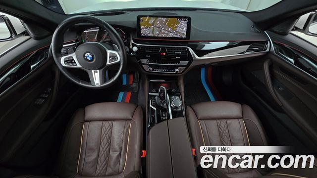 BMW 5-Series 2022 — photo 10