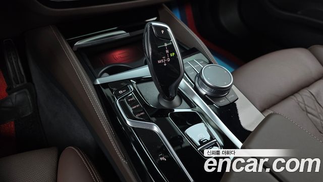 BMW 5-Series 2022 — photo 12