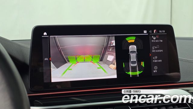 BMW 5-Series 2022 — photo 20