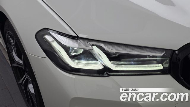 BMW 5-Series 2022 — photo 8