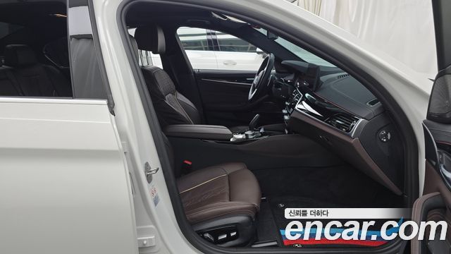 BMW 5-Series 2022 — photo 16