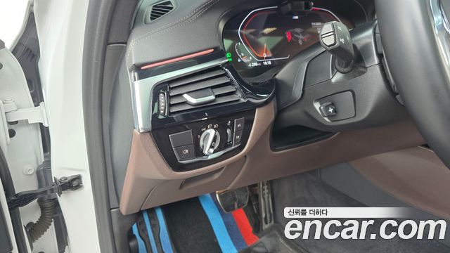 BMW 5-Series 2022 — photo 27