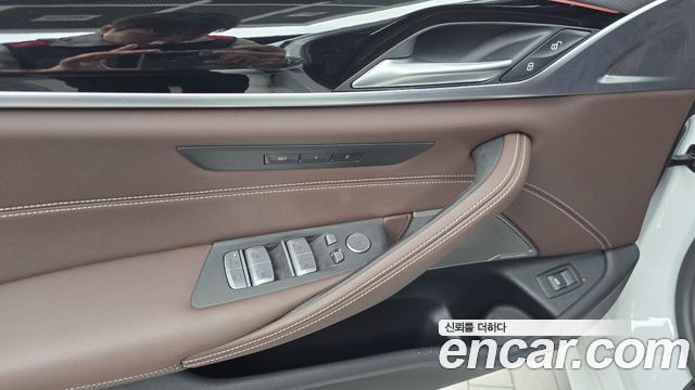 BMW 5-Series 2022 — photo 29