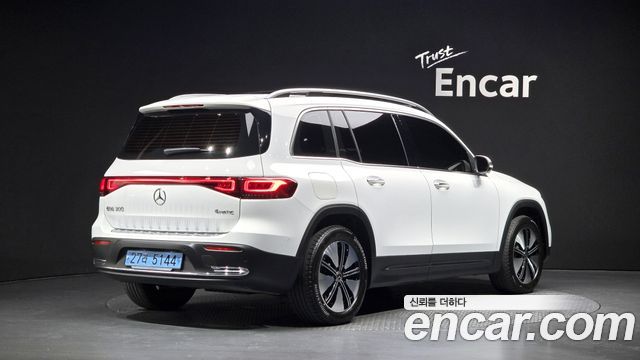 Mercedes-Benz EQB 2023 — photo 2