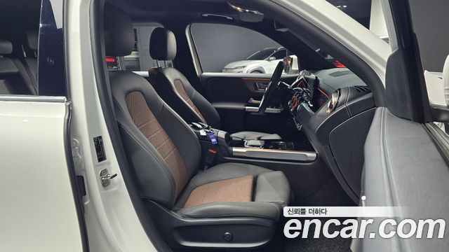 Mercedes-Benz EQB 2023 — photo 13