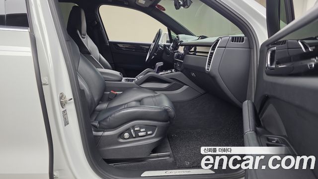 Porsche Cayenne 2019 — photo 11
