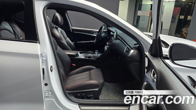 Genesis G70 2019 — photo 17