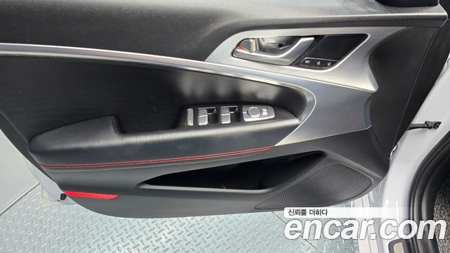 Genesis G70 2019 — photo 14