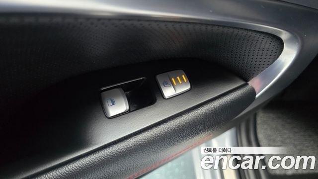 Genesis G70 2019 — photo 28