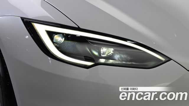 Tesla Model S 2026 — photo 8