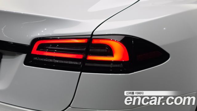 Tesla Model S 2026 — photo 9