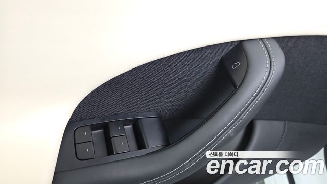 Tesla Model S 2026 — photo 28