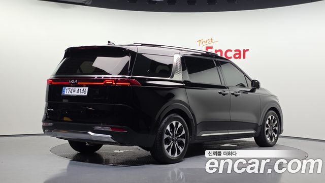 Kia Canival 2023 — photo 2