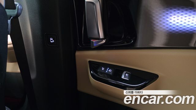 Kia Canival 2023 — photo 18