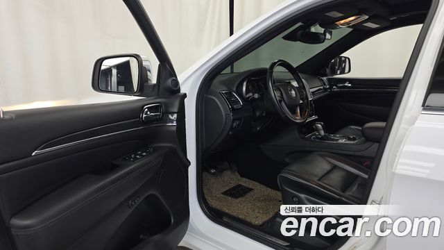Jeep Cherokee 2020 — photo 13