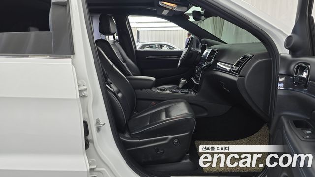 Jeep Cherokee 2020 — photo 16
