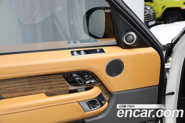 Land Rover Range Rover 2022 — photo 7