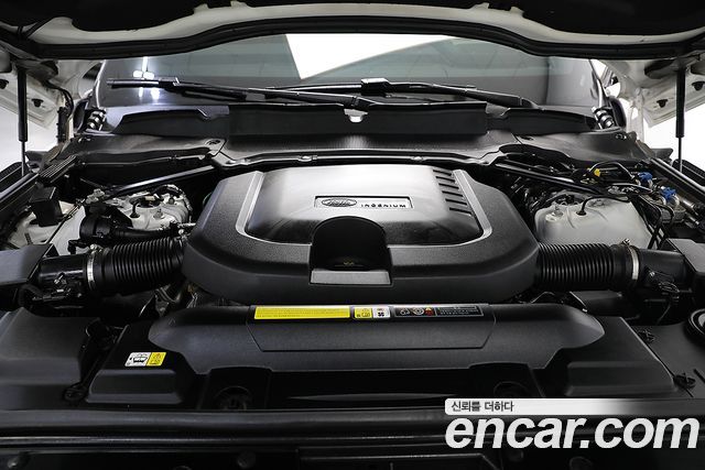 Land Rover Range Rover 2022 — photo 19