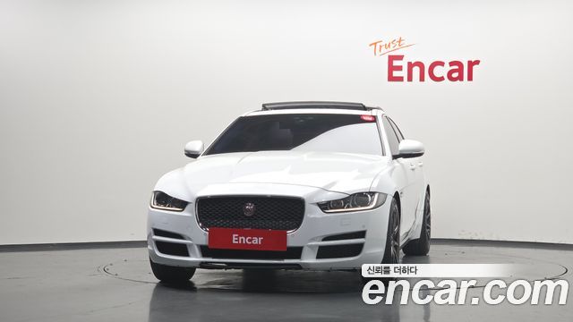 Jaguar XE 2018 — photo 3
