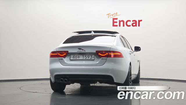 Jaguar XE 2018 — photo 4