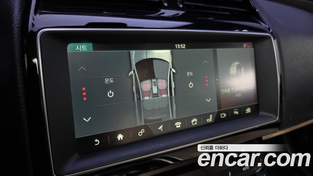 Jaguar XE 2018 — photo 21