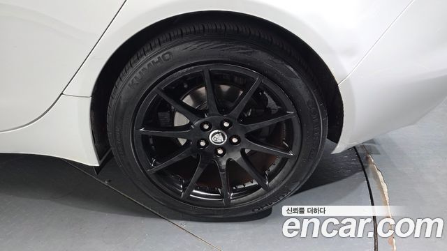Jaguar XE 2018 — photo 7