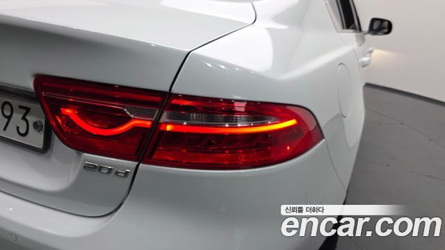 Jaguar XE 2018 — photo 9