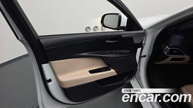 Jaguar XE 2018 — photo 14