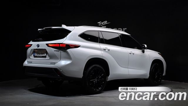 Toyota Highlander 2023 — photo 2