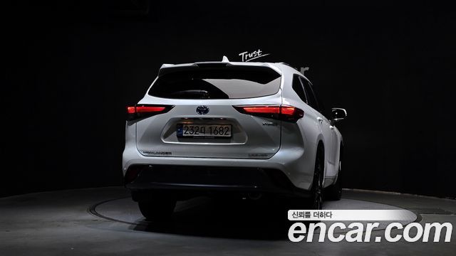Toyota Highlander 2023 — photo 4
