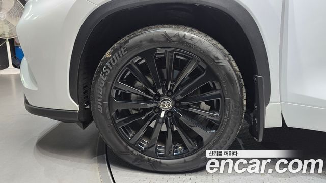 Toyota Highlander 2023 — photo 5