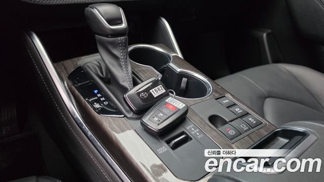 Toyota Highlander 2023 — photo 12