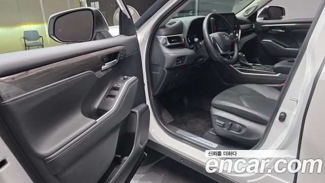 Toyota Highlander 2023 — photo 13