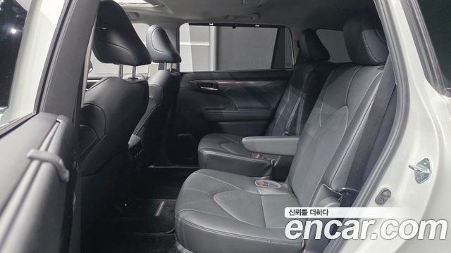 Toyota Highlander 2023 — photo 18