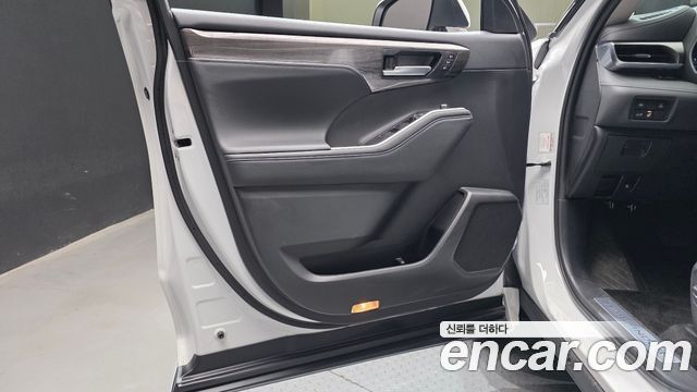 Toyota Highlander 2023 — photo 14