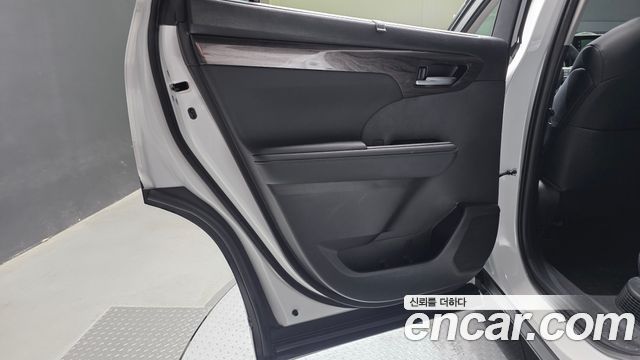 Toyota Highlander 2023 — photo 15