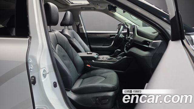 Toyota Highlander 2023 — photo 16