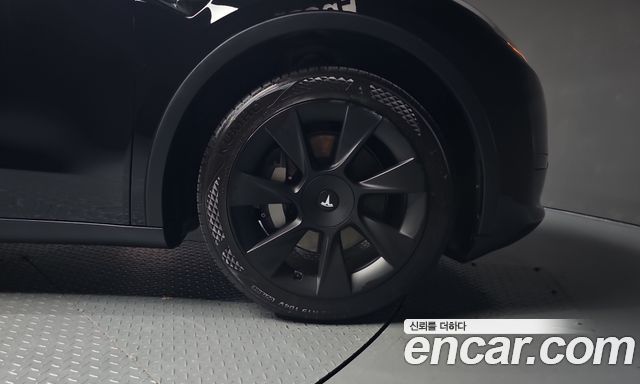 Tesla Model Y 2024 — photo 7