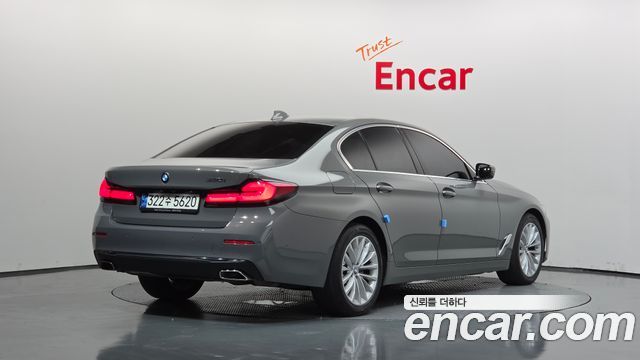 BMW 5-Series 2021 — photo 2