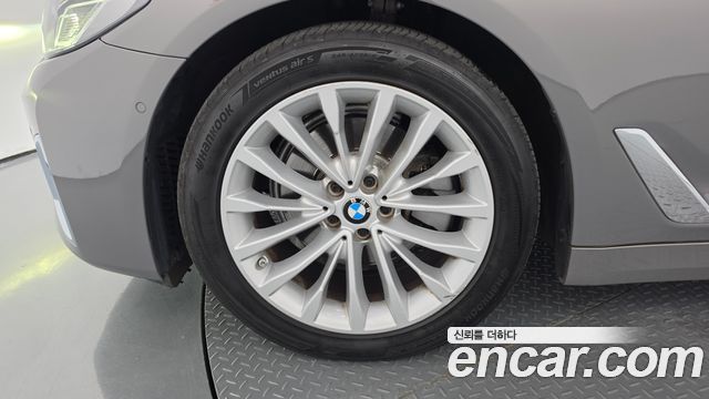 BMW 5-Series 2021 — photo 5