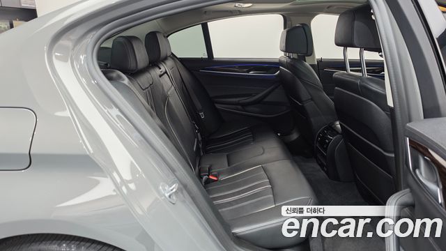 BMW 5-Series 2021 — photo 17